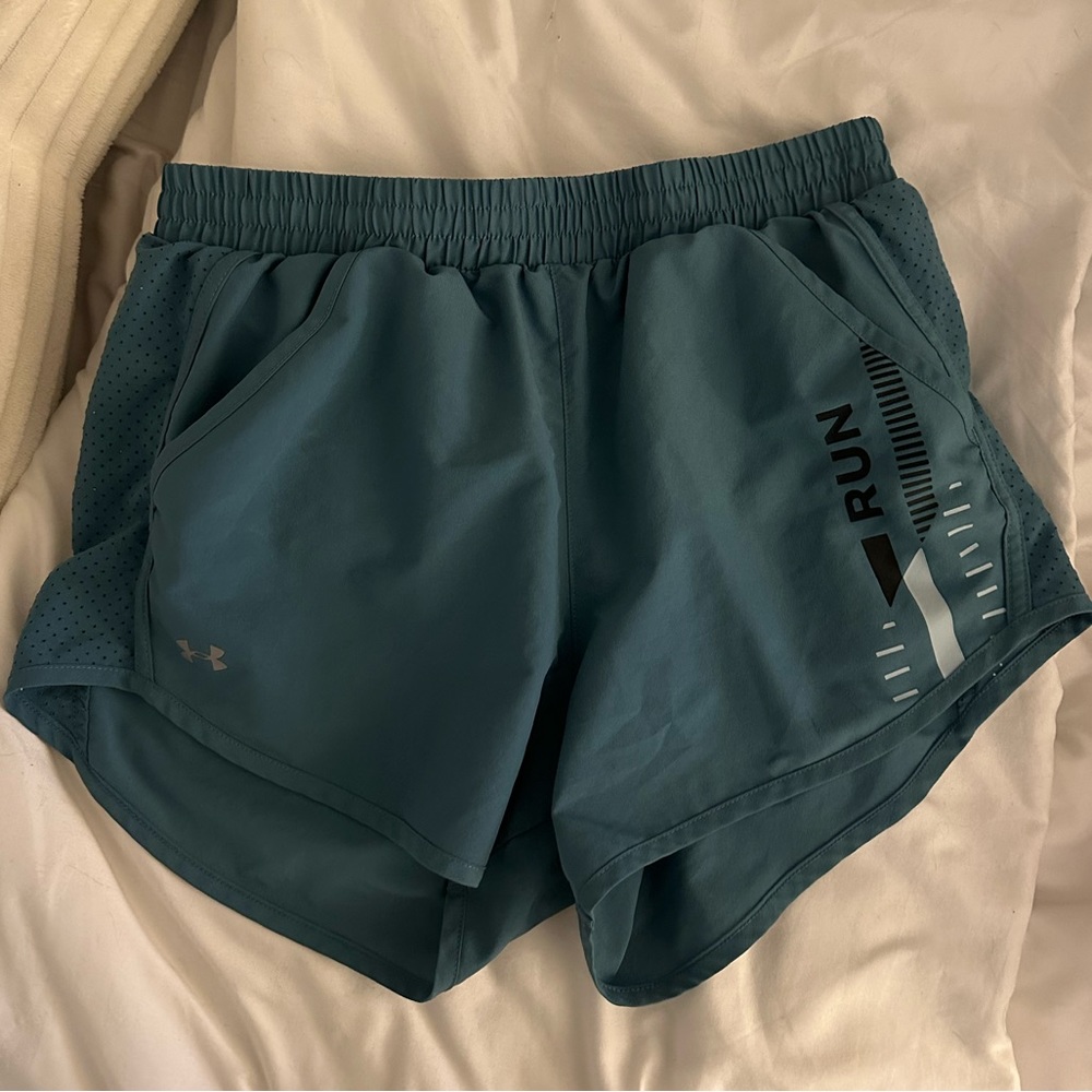 Under armour running shorts size small with pockets